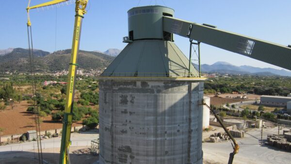 Silo de Clinker en fábrica en Baleares, CEMEX