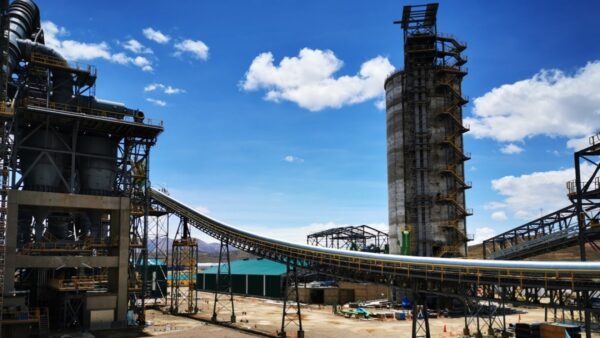 Nueva línea de producción de cemento en Bolivia