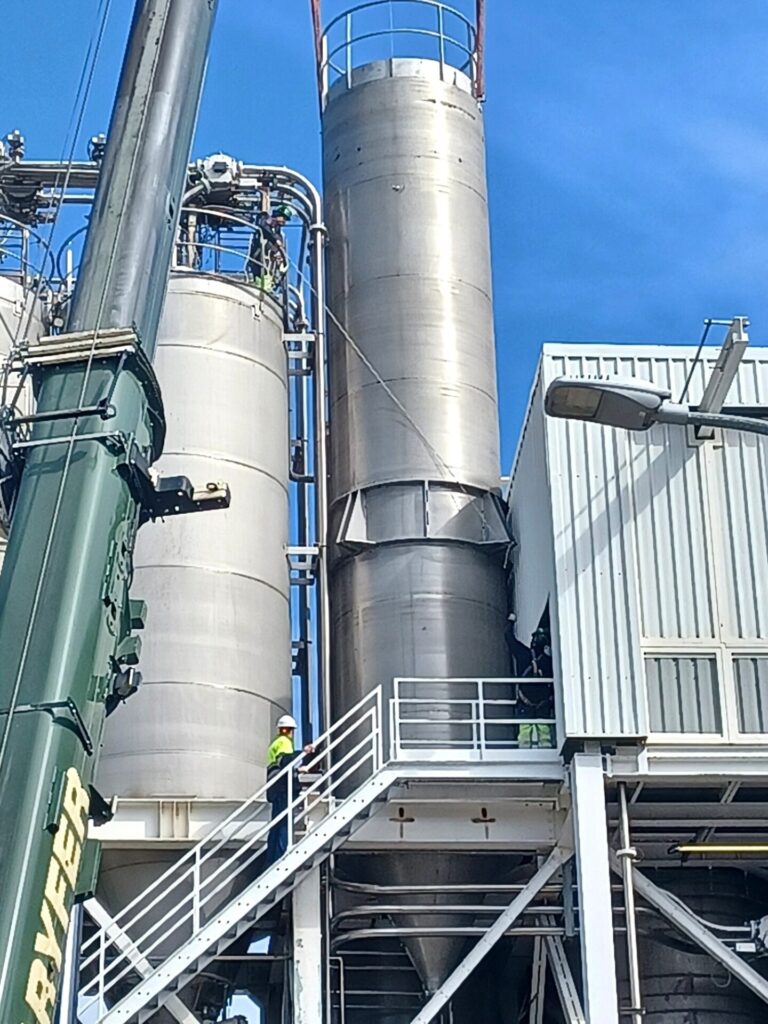 Ingeniería de detalle de la modificación de silos metálicos existentes para Nurel en Zaragoza